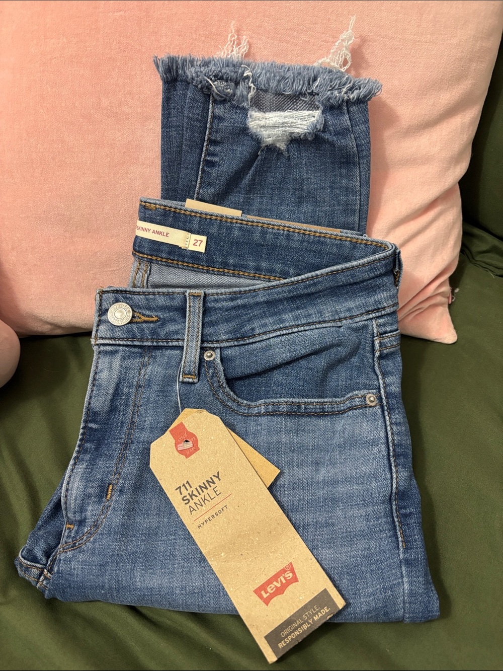 Levi's Skinny Ankle Jeans in Blue Denim with Frayed Hem